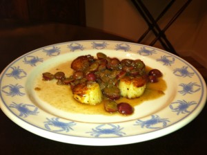 Scallops with caramelized grapes in white wine reduction recipe, scallops recipes, weekend cooking